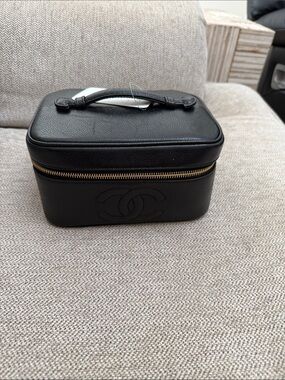 Pre owned luxury CHANEL Black Leather Vanity Case with Gold Hardware